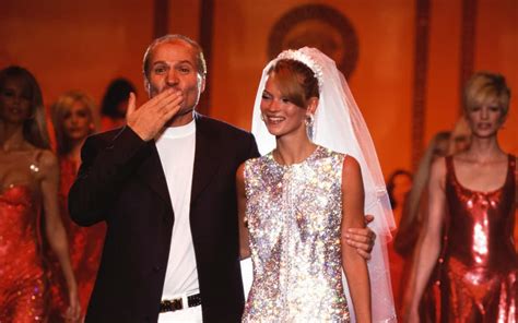 sky perché non hanno trasmesso versace|Gianni Versace, 75 anni fa nasceva il genio della moda. FOTO.